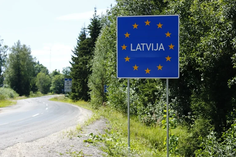Trauksmes sirēnas Latvijā: rīcība pirmajās minūtēs