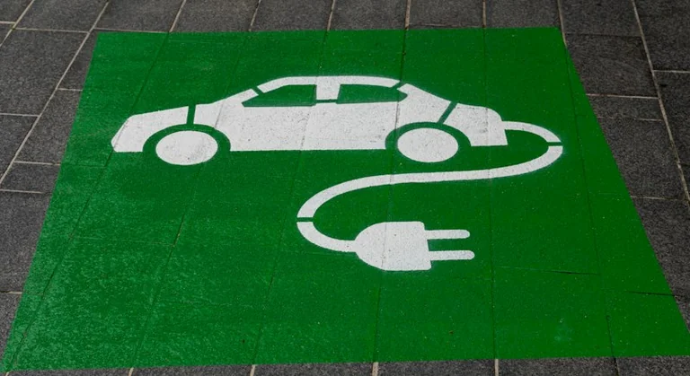 100 km izmaksas Latvijā: benzīns, dīzelis vai elektroauto?