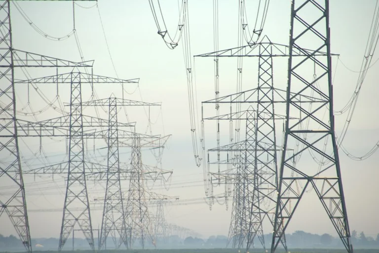 Latvijas elektroenerģijas cena šodien: kāpēc vērojams kāpums?