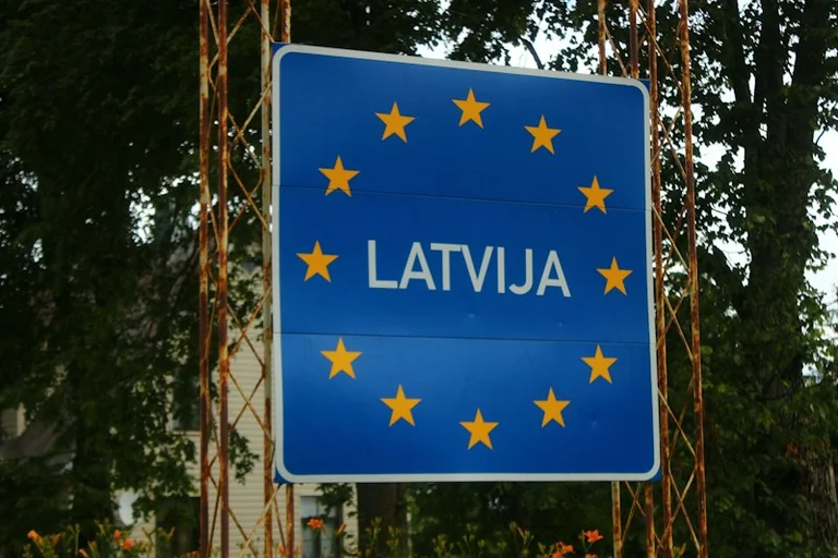 Kā ES lēmumi enerģētikā un transportā sasniedz Latviju